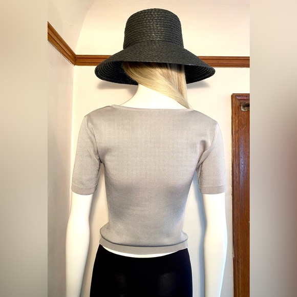 ARDEN B - Knit Top w/ Mini Rose Embellishment - Sz Med - Picture 9 of 10